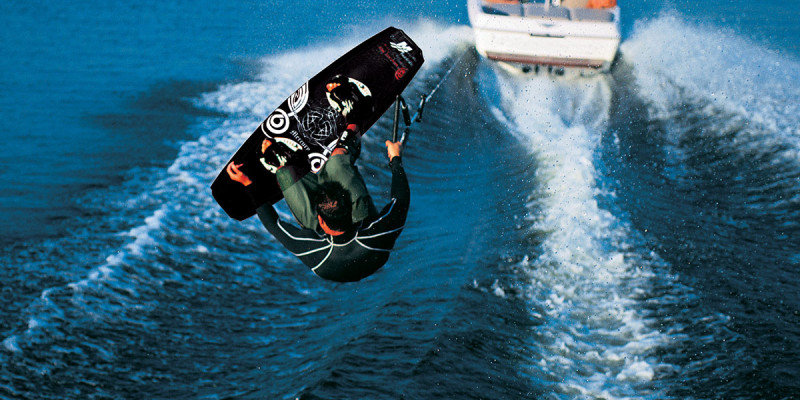 Plongée dans l&#039;histoire passionnante du wakeboard et ses évolutions