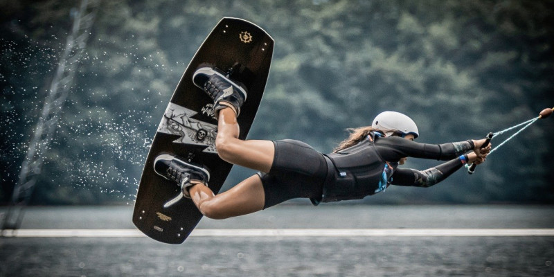 Quel équipement de wakeboard choisir pour allier performance et style ?